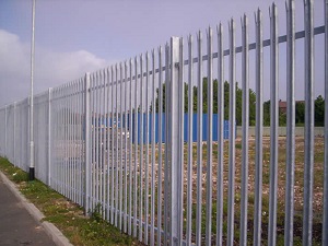белый стальнй забор для предприятий